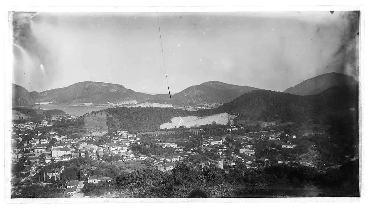 Historic view of Laranjeiras, Rio de Janeiro — Panorama dos bairros de Botafogo, Flamengo e Laranjeiras; tomado do Catete