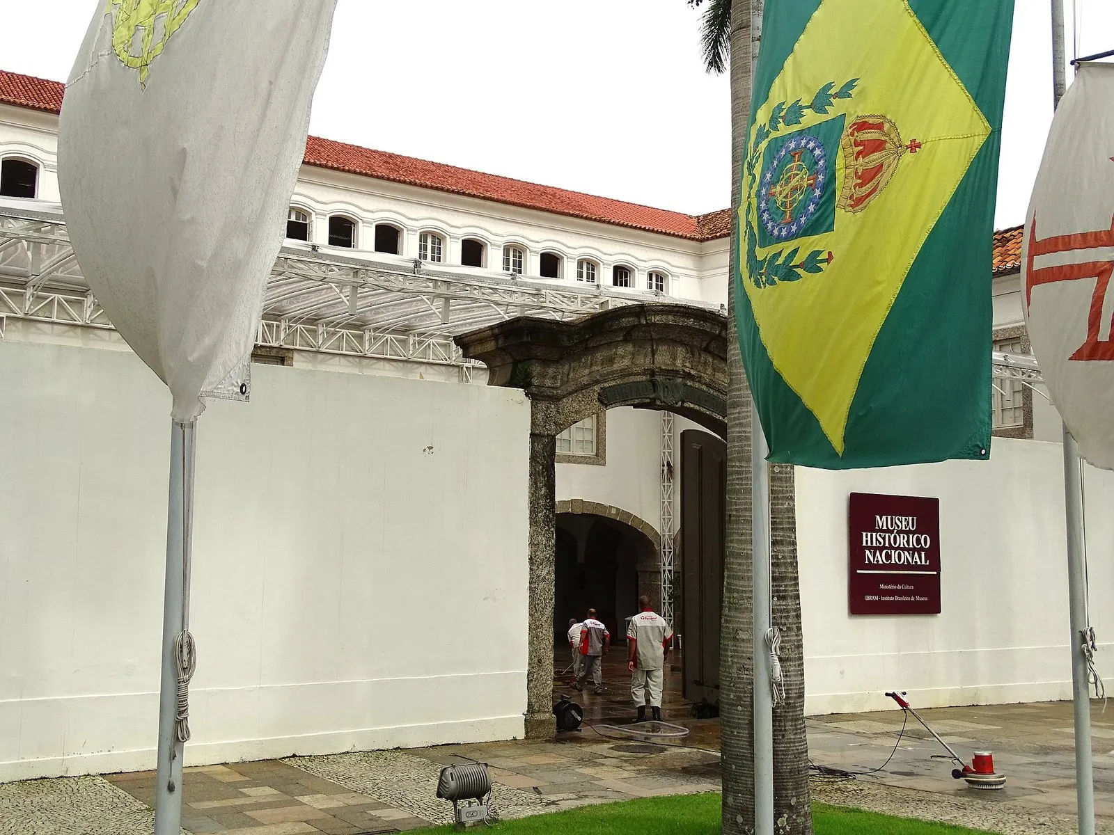 MHN exterior facade in downtown Rio