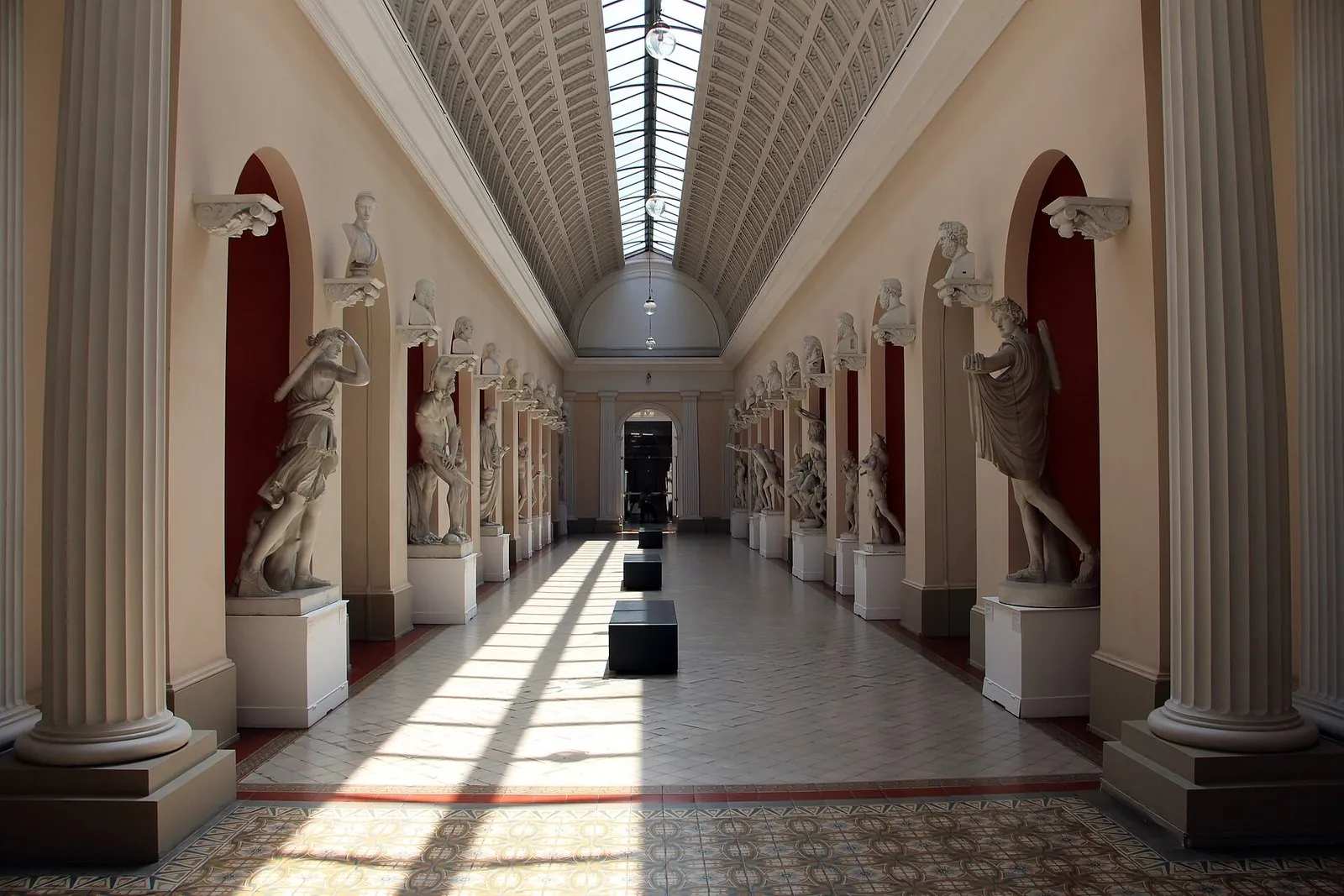 MNBA interior gallery with 19th-century Brazilian paintings