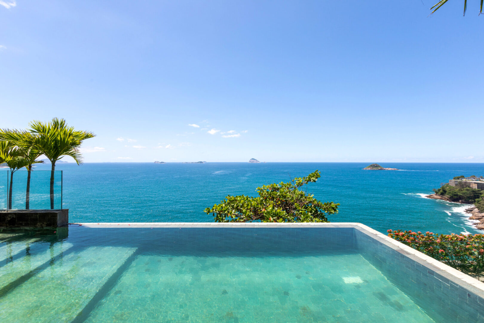 Barra da Tijuca Villa for 16